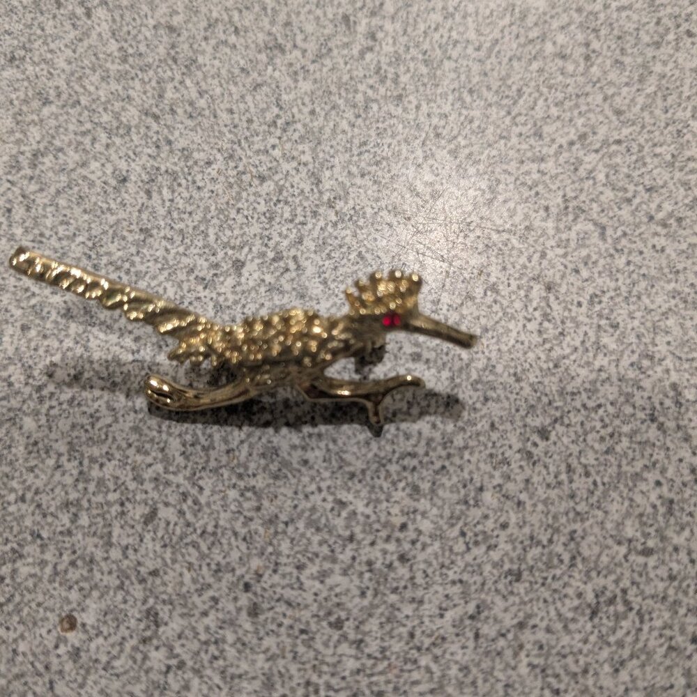 lizzard brooch